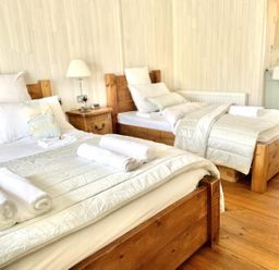 A bedroom with a double bed and a single bed at Stunning Sleeps 6 Luxury Lodge Pets Mercia Marina near Willington, Derbyshire