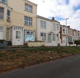A row of houses on a street at Seaside Retreat in Newquay