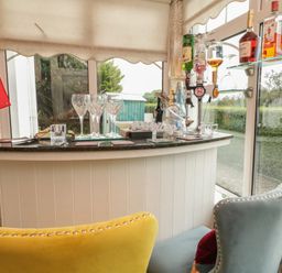 A bar area with bottles and glasses at Bruckless Rest Fine Country Dining B&amp;B in Bruckless
