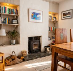 A living room with a table and bookshelves at the property in location