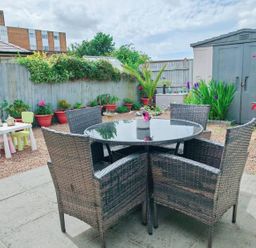 A garden with a table and chairs and plants at The Old Barn in Manchester
