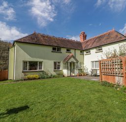 A house with a garden at Gardener's Cottage in Llanwrthwl near Rhayader