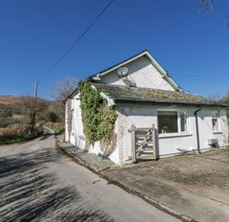 A house by the road at Penlone Cottage Rhayader