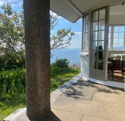 An outdoor view of sea and furniture at Murmur Y Don Harlech