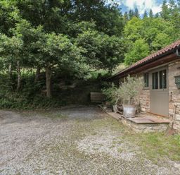 Property photo 2 of 28