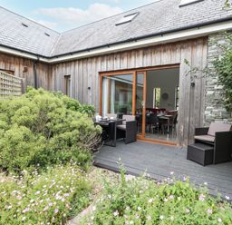 A garden area with seating and plants at Everdene Upwey near Weymouth