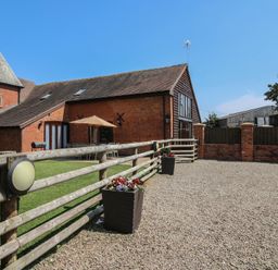 An outdoor area with a garden and a building at The Wainhouse in Bockleton near Tenbury Wells