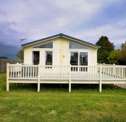 A house with a deck and fenced yard at Cheri in Southerness