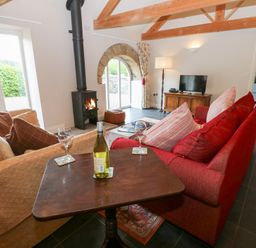 A living room with a fireplace and sofa at Gallow Law Cottage in Bellingham