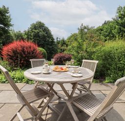 A table with food and drinks in the garden at Little Ellers in Portinscale near Keswick