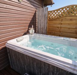 A hot tub in an outdoor area at 16 Badgers Retreat in Richmond