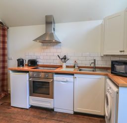 A kitchen with appliances and countertops at Pop's Barn Downton