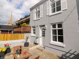 2 bedroom Cottage for rent in Torquay