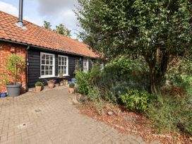 Courtyard Cottage, Poplar Farm Barn - Suffolk & Essex - 1001535 - thumbnail photo 22