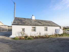 Farm Cottage - Anglesey - 1008823 - thumbnail photo 1