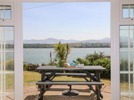 3 bedroom Cottage for rent in Brynsiencyn