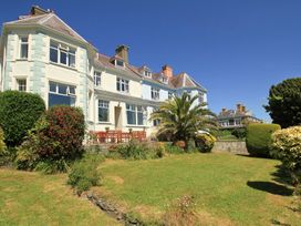 5 bedroom Cottage for rent in Criccieth