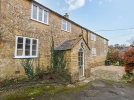 4 bedroom Cottage for rent in Broadwindsor