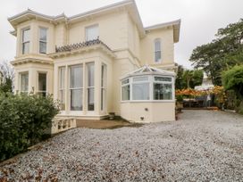 6 bedroom Cottage for rent in Torquay