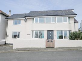 4 bedroom Cottage for rent in Moelfre