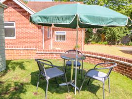The Lodge at Orchard House - Norfolk - 1017492 - thumbnail photo 20
