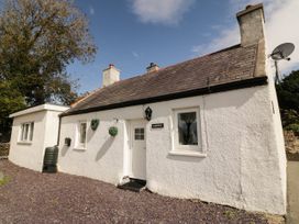 2 bedroom Cottage for rent in Brynsiencyn