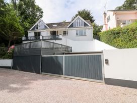 5 bedroom Cottage for rent in Torquay