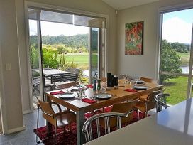 Mistry Hideout  - Lakes Resort Pauanui Home -  - 1027934 - thumbnail photo 5