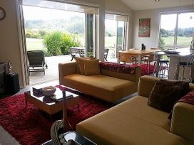 Mistry Hideout  - Lakes Resort Pauanui Home -  - 1027934 - thumbnail photo 4