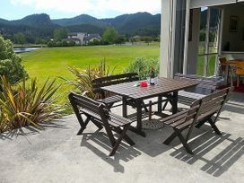 Mistry Hideout  - Lakes Resort Pauanui Home -  - 1027934 - thumbnail photo 17
