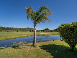 Mistry Hideout  - Lakes Resort Pauanui Home -  - 1027934 - thumbnail photo 19