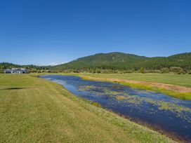 Mistry Hideout  - Lakes Resort Pauanui Home -  - 1027934 - thumbnail photo 20