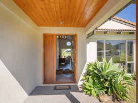 Mistry Hideout  - Lakes Resort Pauanui Home -  - 1027934 - thumbnail photo 3