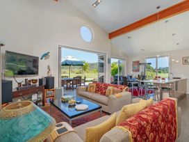 Mistry Hideout  - Lakes Resort Pauanui Home -  - 1027934 - thumbnail photo 7