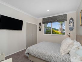 Mistry Hideout  - Lakes Resort Pauanui Home -  - 1027934 - thumbnail photo 10