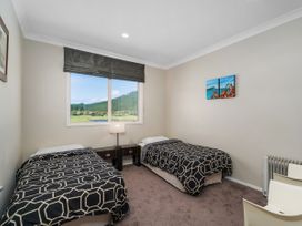 Mistry Hideout  - Lakes Resort Pauanui Home -  - 1027934 - thumbnail photo 11