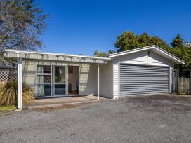 A house with a garage and porch at Kune Crib - Ohakune Holiday Home near Turoa Ohakune