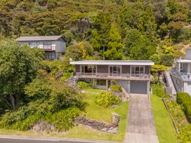 The Retreat - Front Beach Bach -  - 1028329 - thumbnail photo 55