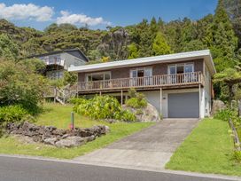The Retreat - Front Beach Bach -  - 1028329 - thumbnail photo 1