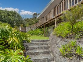 The Retreat - Front Beach Bach -  - 1028329 - thumbnail photo 5