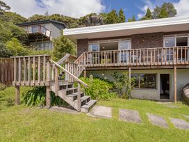 The Retreat - Front Beach Bach -  - 1028329 - thumbnail photo 6