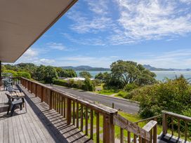 The Retreat - Front Beach Bach -  - 1028329 - thumbnail photo 8