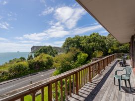 The Retreat - Front Beach Bach -  - 1028329 - thumbnail photo 9