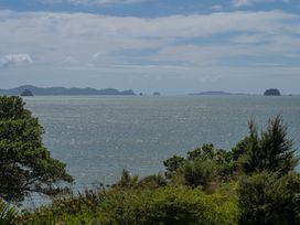 The Retreat - Front Beach Bach -  - 1028329 - thumbnail photo 53