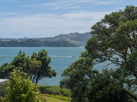 The Retreat - Front Beach Bach -  - 1028329 - thumbnail photo 10