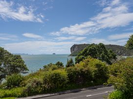 The Retreat - Front Beach Bach -  - 1028329 - thumbnail photo 11