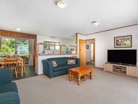 The Retreat - Front Beach Bach -  - 1028329 - thumbnail photo 12
