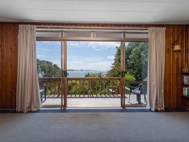The Retreat - Front Beach Bach -  - 1028329 - thumbnail photo 14