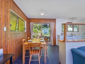 The Retreat - Front Beach Bach -  - 1028329 - thumbnail photo 17