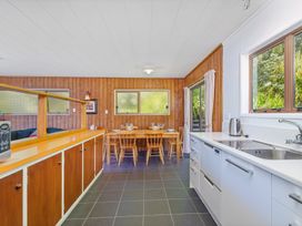 The Retreat - Front Beach Bach -  - 1028329 - thumbnail photo 19